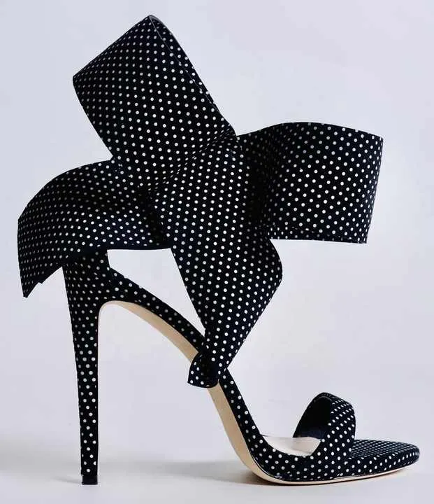 صندل نسائي بكعب عالٍ بطبعة جلد النمرWomen's high heel sandal with tiger print
