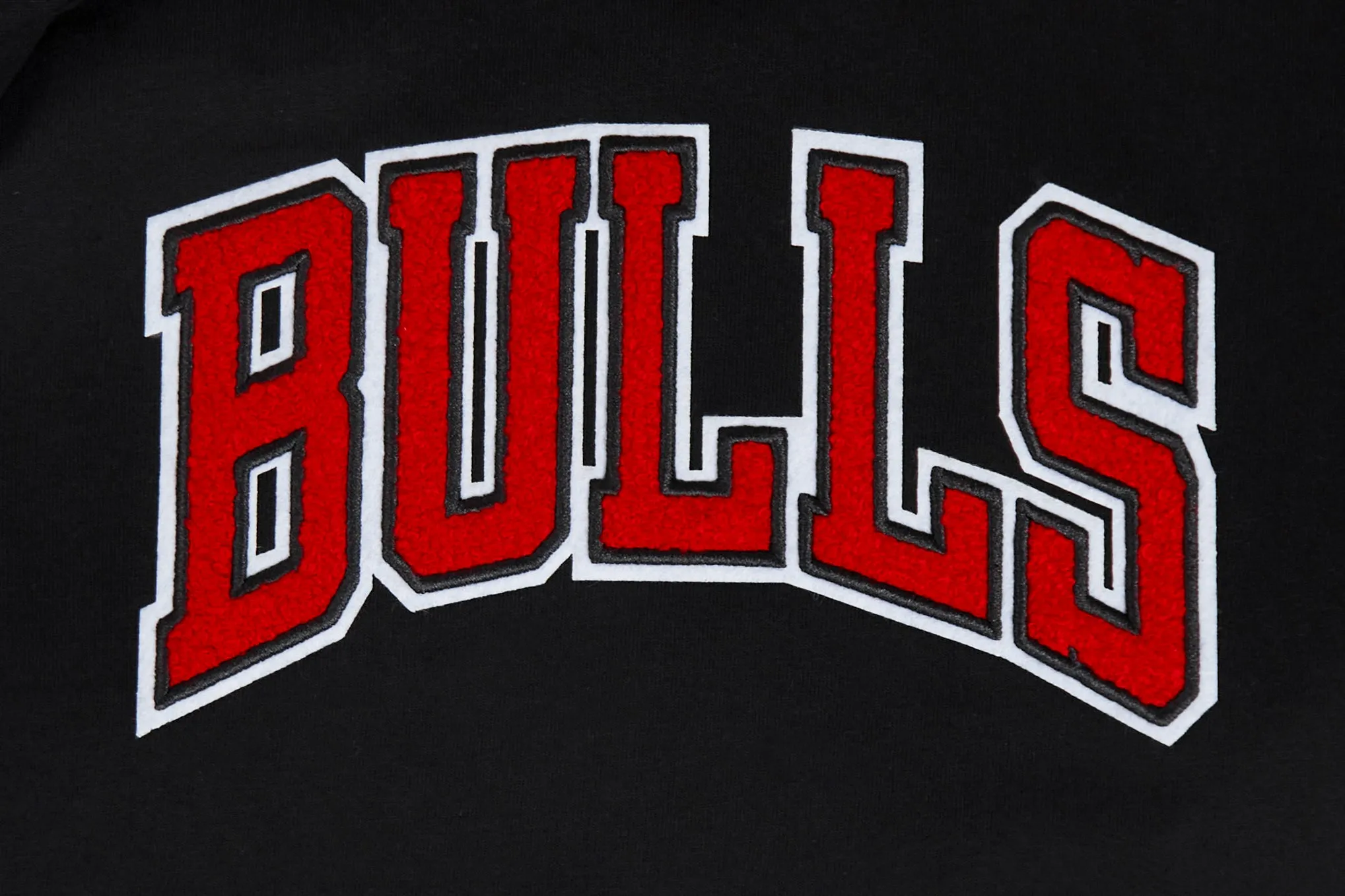 NBA CHICAGO BULLS CLASSIC LITTLE BOYS SHORT SLEEVE STRIPED RIB TEE (BLACK/RED)